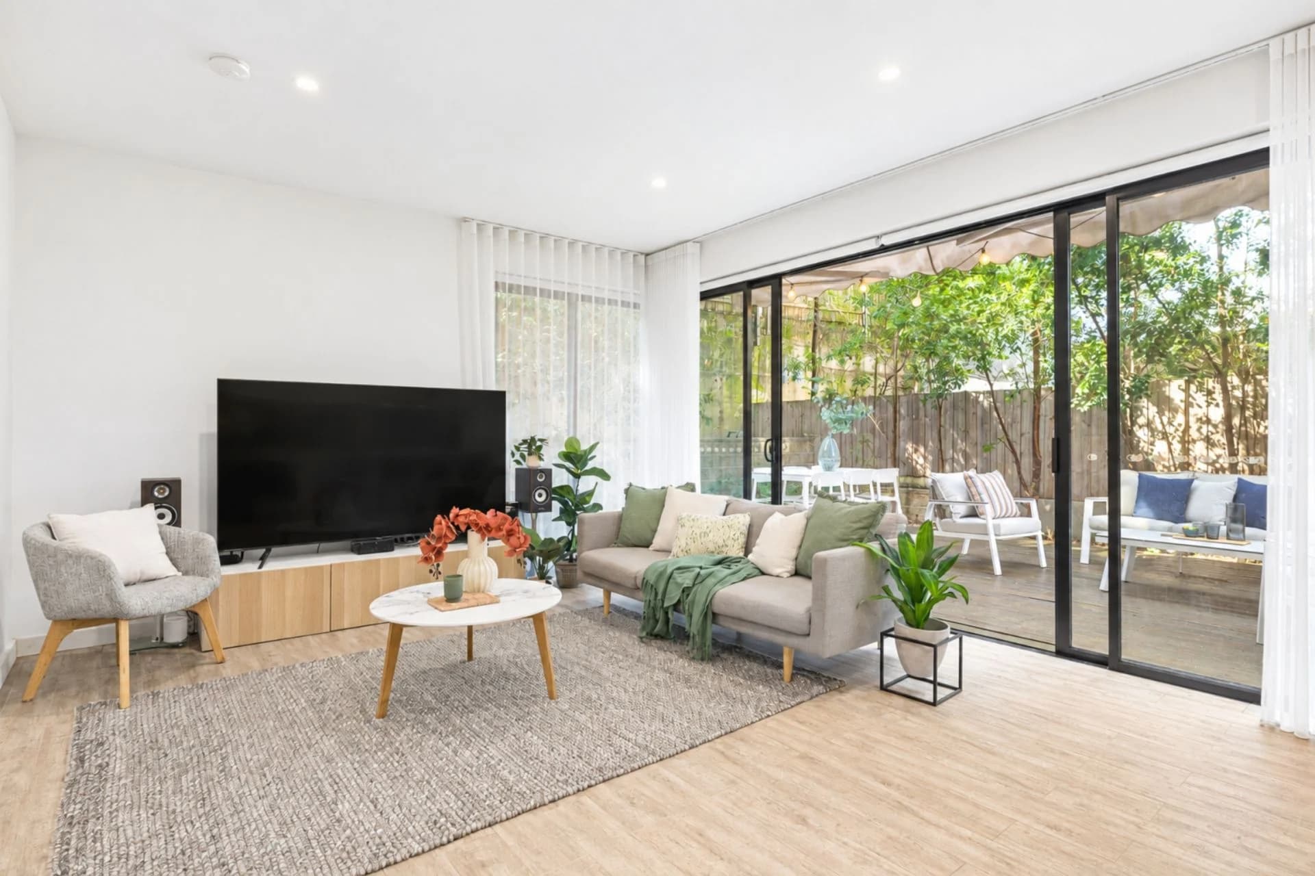 2-Bed Courtyard apartment in the heart of Lane Cove